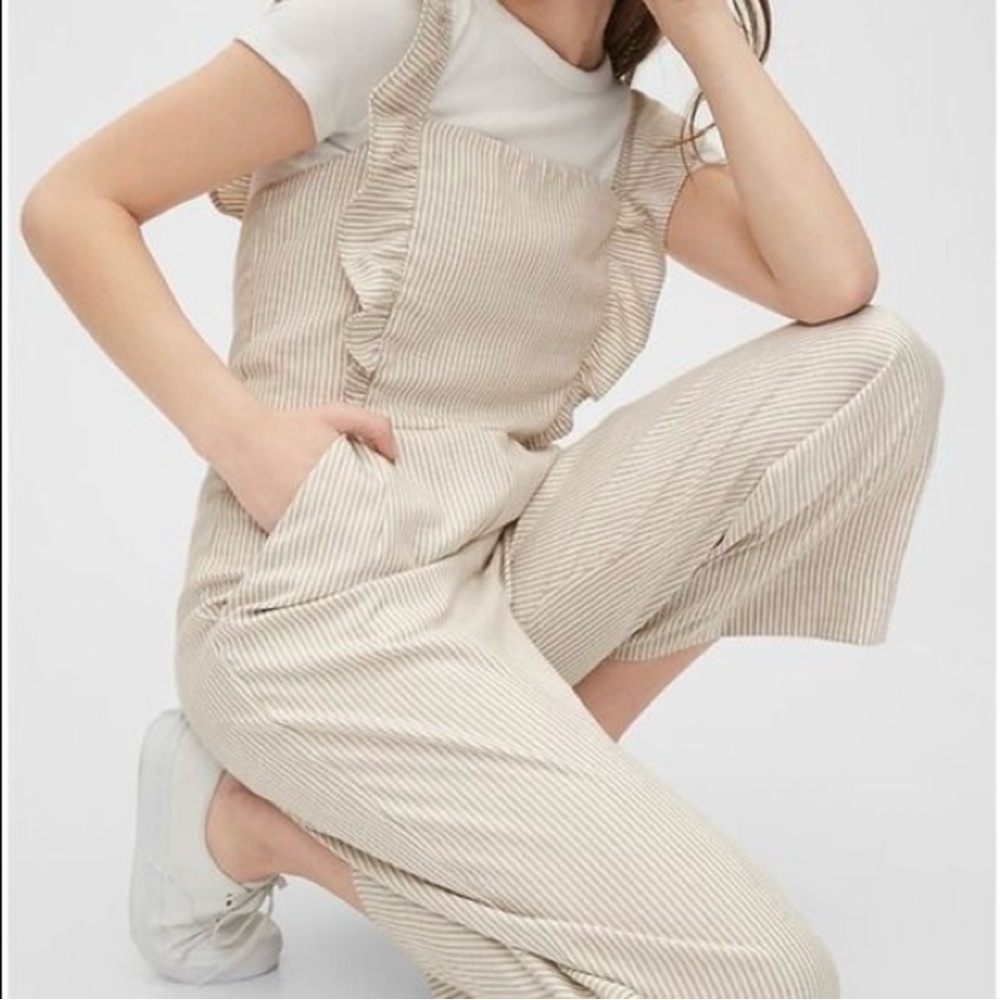 GAP Apron Ruffle Jumpsuit Neutral Stripes Size 6 Tall - Picture 2 of 12